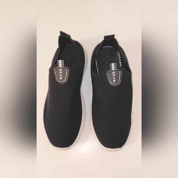 Unisex Solid Slip On Sneakers Comfy Non Slip Soft Sole Shoes for Men & Women - Picture 9 of 10